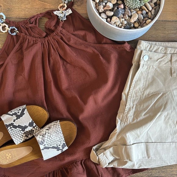 VICI High waisted pleated khaki shorts - Picture 3 of 8